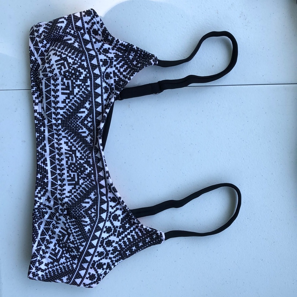 XHILARATION // B&W pattern print with pink inside